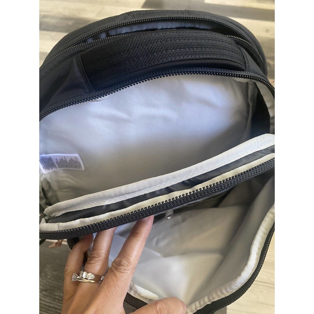 The North Face Women’s Borealis Backpack TNF Black Misty Rose - Picture 8 of 11